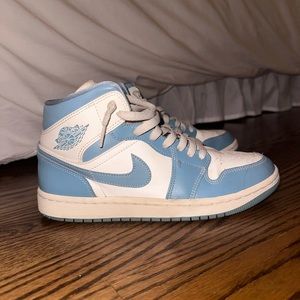 AVAILABLE Women’s Air Jordan 1 Mid “University Blue”